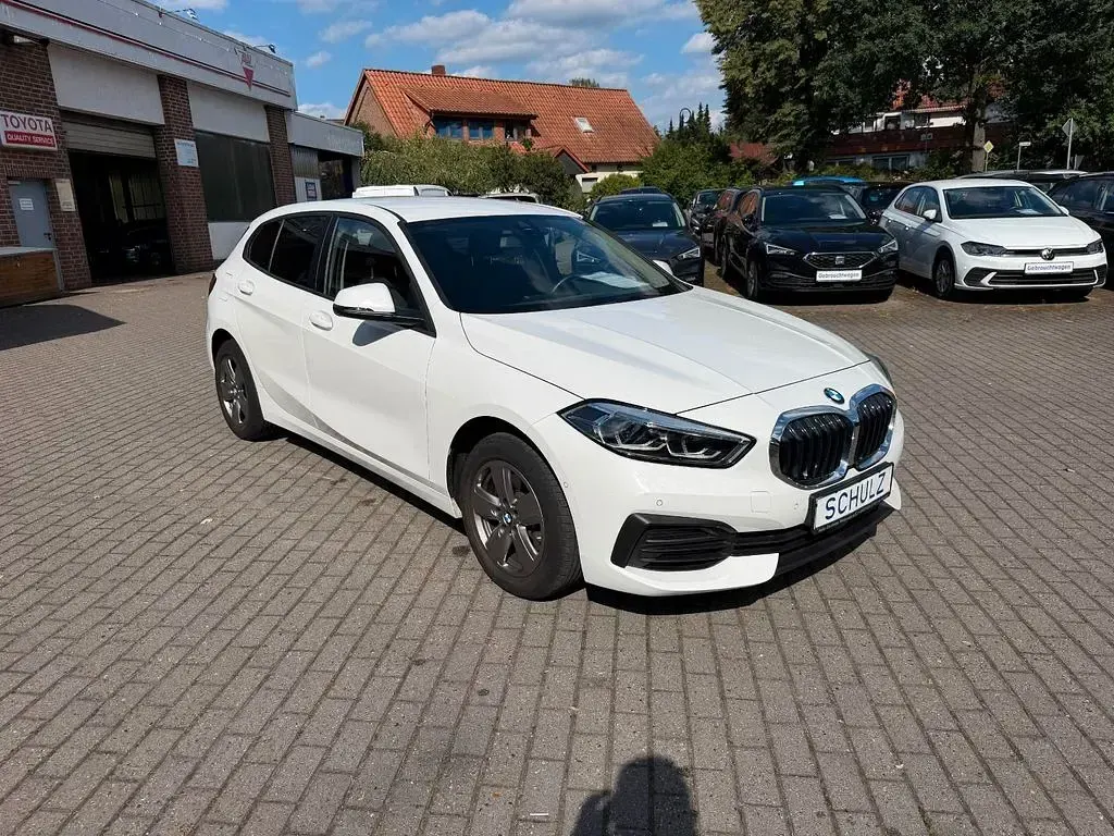 Gebraucht BMW 118 Advantage 136 PS (100 kW) 2022 Weiß Limousine