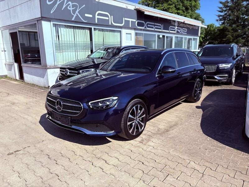 Blau Gebraucht 2021 Mercedes E300 Limousine | 27.490 € (Superpreis) - Bild 1/4