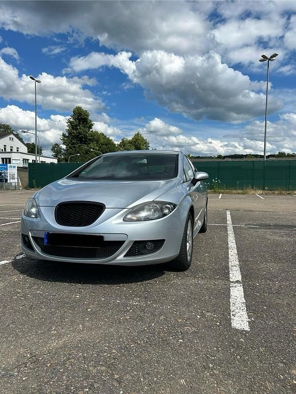 Grau Gebraucht 2009 Seat Leon Limousine | 3.200 € (Guter Preis) - Bild 1/4