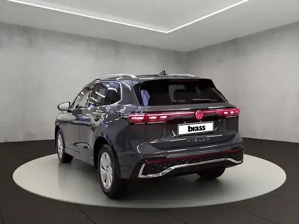 Neu VW Tiguan 150 PS (110 kW) 2026 Delfingrau metallic SUV