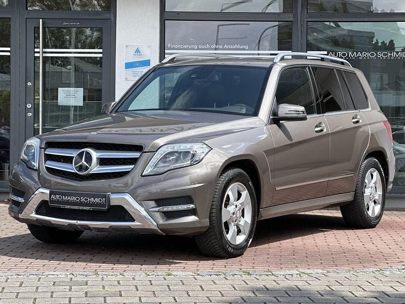 Grau luzonitgrau metalliclack (metallic) Gebraucht 2012 Mercedes GLK350 AMG SUV | 16.950 € (Fairer Preis) - Bild 1/4