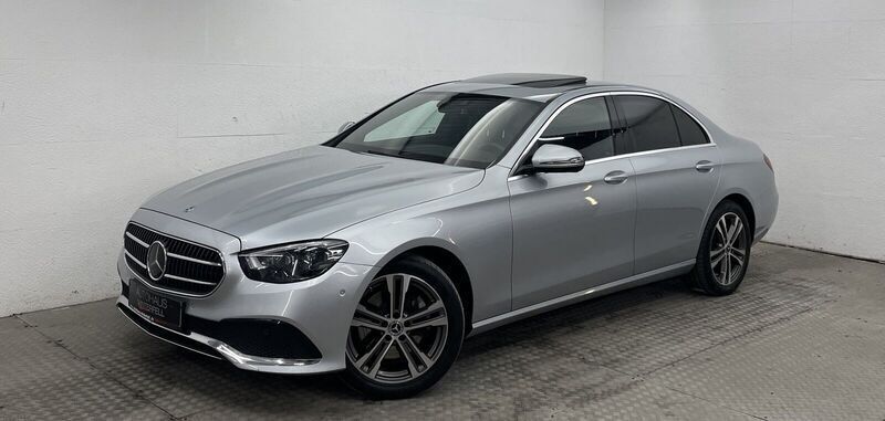 Hightechsilber (metallic) Gebraucht 2021 Mercedes E220 Avantgarde Limousine | 38.400 € (Fairer Preis) - Bild 1/4