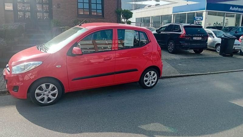 Gebraucht Hyundai i10 69 PS (50 kW) 2013 Rot Kleinwagen
