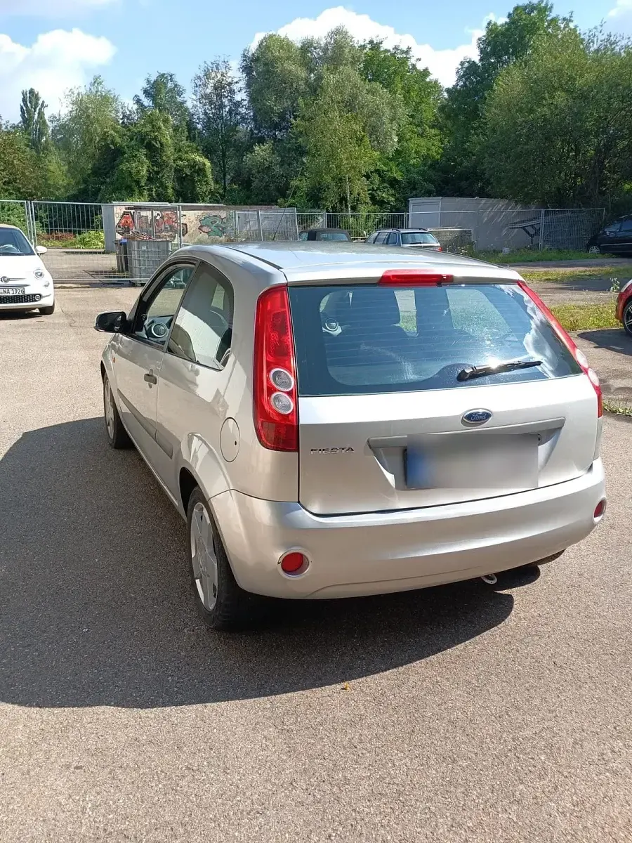 Gebraucht Ford Fiesta 60 PS (44 kW) 2005 Silber Kleinwagen