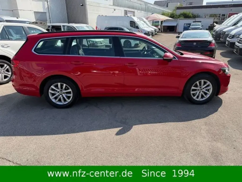 Gebraucht VW Passat Business 122 PS (89 kW) 2023 Tornadorot Kombi