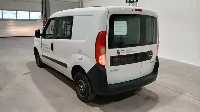 Usado Opel Combo 95 HP (69 kW) 2016 Branco Monovolume