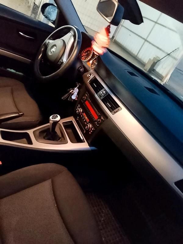 Gebraucht BMW 320 155 PS (114 kW) 2007 Schwarz Limousine