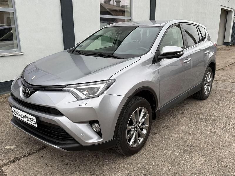 Silber Gebraucht 2018 Toyota RAV4 Team SUV | 19.999 € (Superpreis) - Bild 1/4