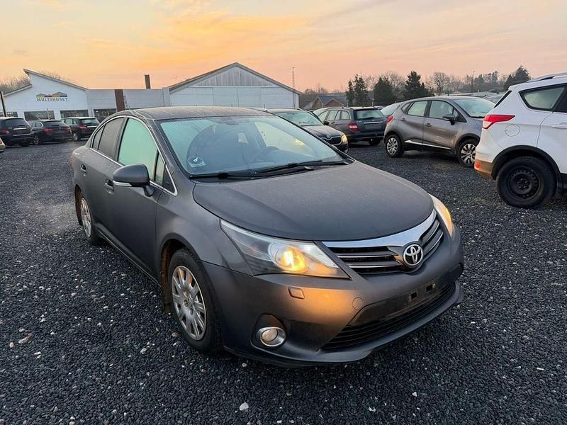 Gebraucht Toyota Avensis Life 124 PS (91 kW) 2012 Schwarz Limousine