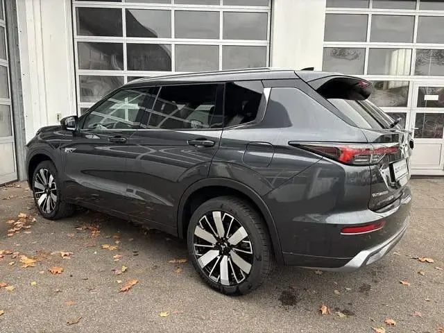 Neu Mitsubishi Outlander P-HEV Top 306 PS (225 kW) 2025 Grau SUV
