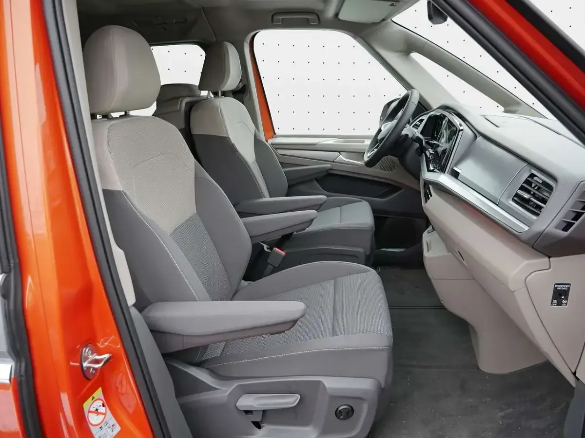 Gebraucht VW Multivan Life 150 PS (110 kW) 2026 Silber Van / Kleinbus