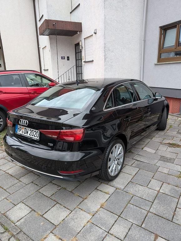 Second-hand Audi A3 Sport 116 CP (85 kW) 2018 Negru Berlinǎ