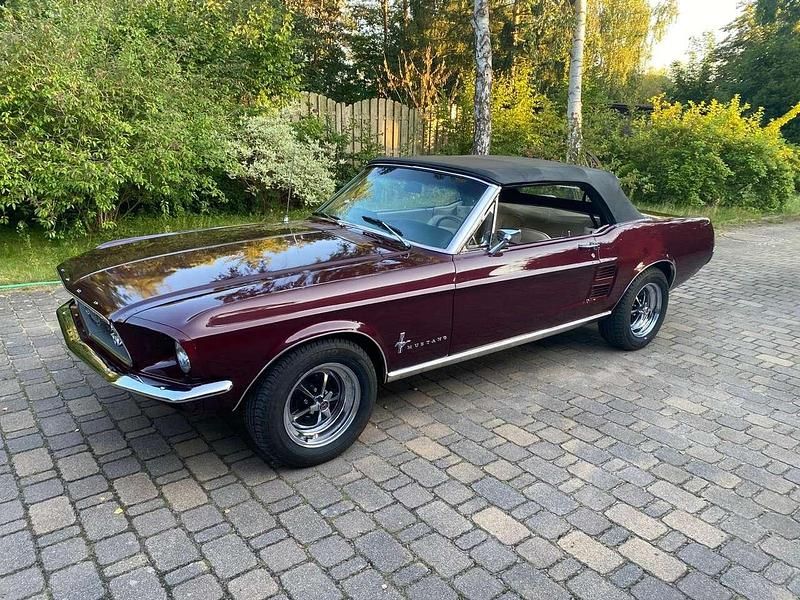 Burgundy Gebraucht 1967 Ford Mustang S Cabrio | 79.900 € - Bild 1/4