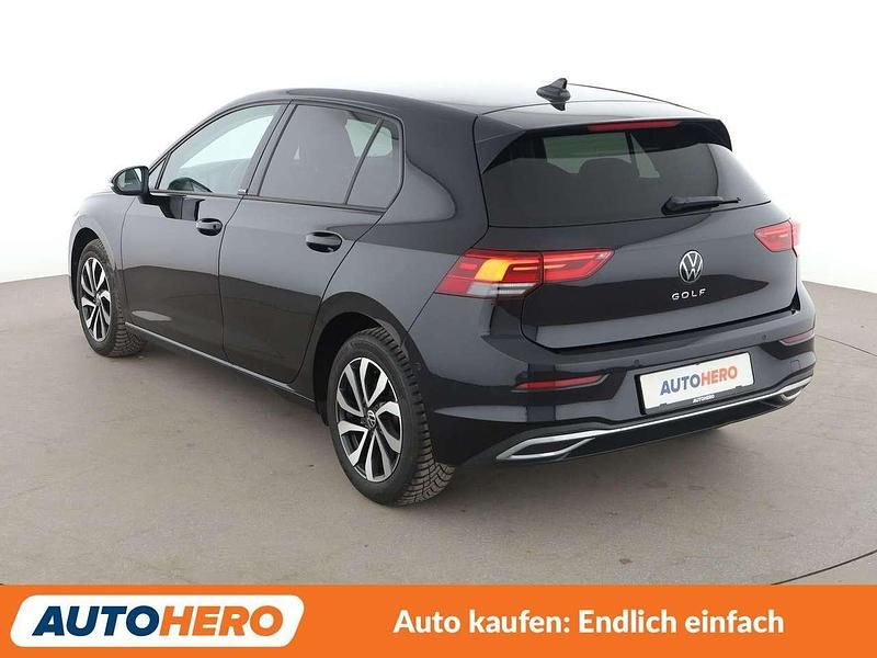 Gebraucht VW Golf VIII Active 150 PS (110 kW) 2023 Schwarz Limousine
