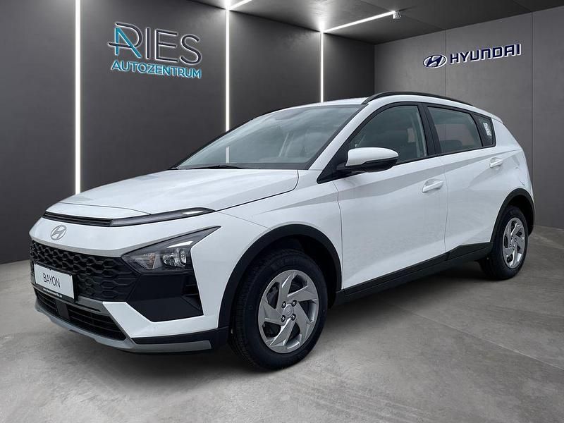 Neu Hyundai Bayon Select 99 PS (72 kW) 2025 Atlas white SUV