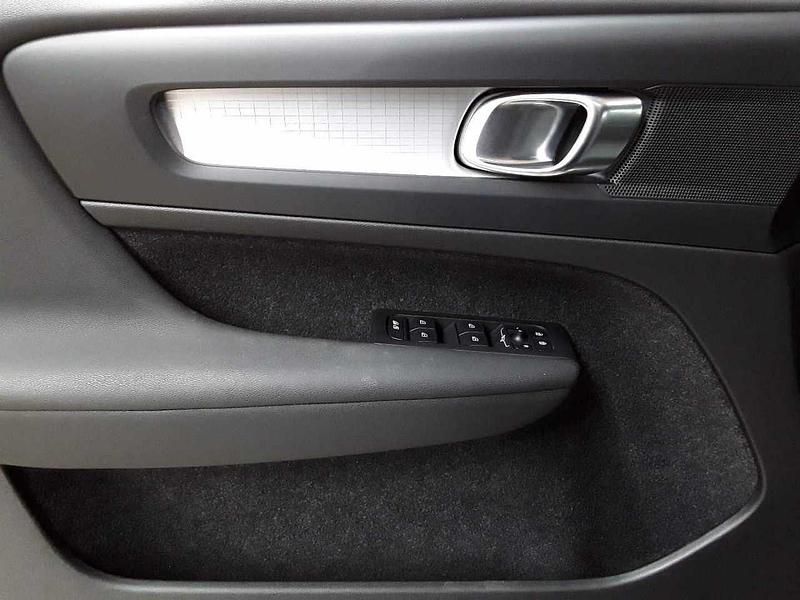 Gebraucht Volvo XC40 Core 129 PS (94 kW) 2022 Black stone SUV