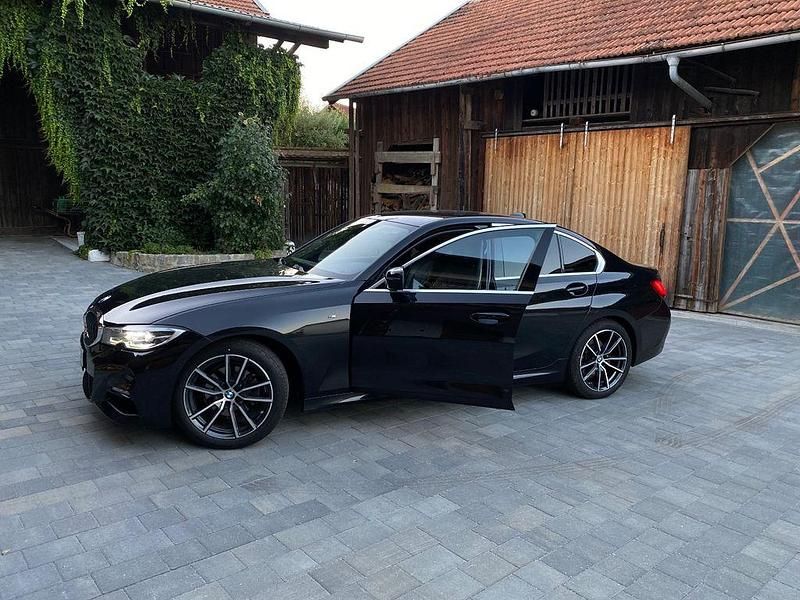 Schwarz Gebraucht 2021 BMW 320 M Sport Limousine | 43.500 € - Bild 1/1