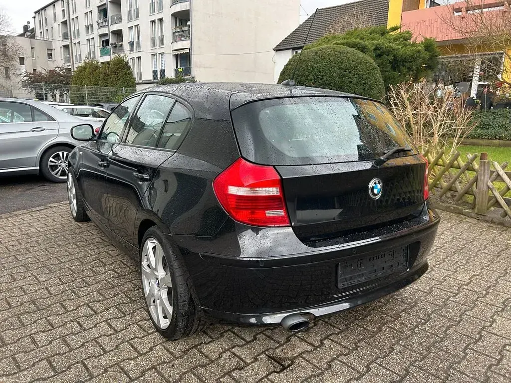 Gebraucht BMW 118 Sport Line 143 PS (105 kW) 2011 Schwarz Kleinwagen