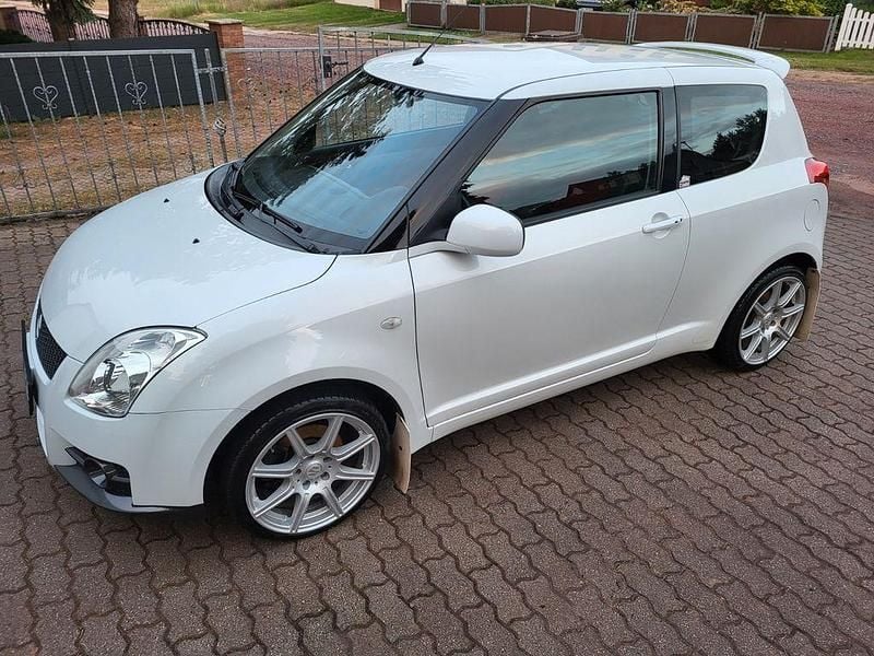 Weiß Gebraucht 2009 Suzuki Swift Sport Kleinwagen | 5.500 € (Teuer) - Bild 1/4