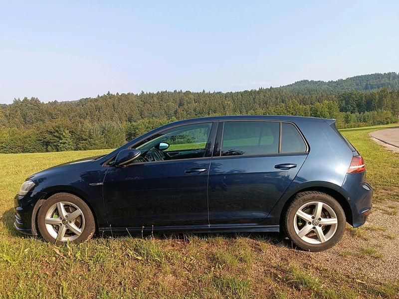 Blau Gebraucht 2014 VW Golf VII R-line Limousine | 10.500 € (Fairer Preis) - Bild 1/4