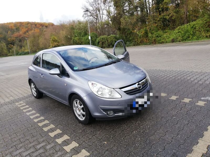 Silber Gebraucht 2010 Opel Corsa Selection Limousine | 2.300 € (Guter Preis) - Bild 1/4