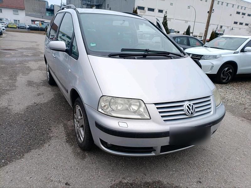 Second-hand VW Sharan 150 CP (110 kW) 2002 Argintiu Monovolum