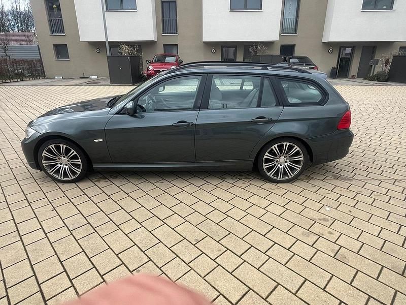 Gebraucht BMW 320 177 PS (130 kW) 2009 Grün Kombi