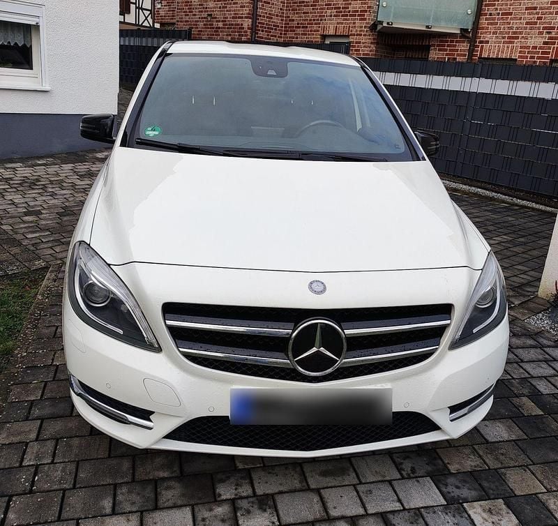 Gebraucht Mercedes B180 109 PS (80 kW) 2013 Weiß Van / Kleinbus