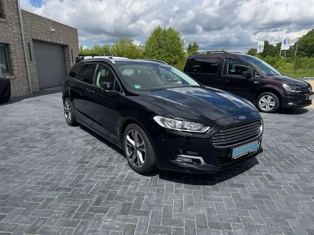 Gebraucht Ford Mondeo Titanium 160 PS (117 kW) 2018 Shadow black Kombi