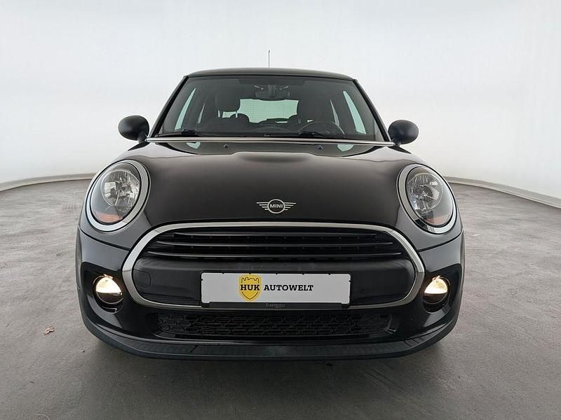 Gebraucht Mini ONE 102 PS (75 kW) 2018 Midnight black metallic Kleinwagen