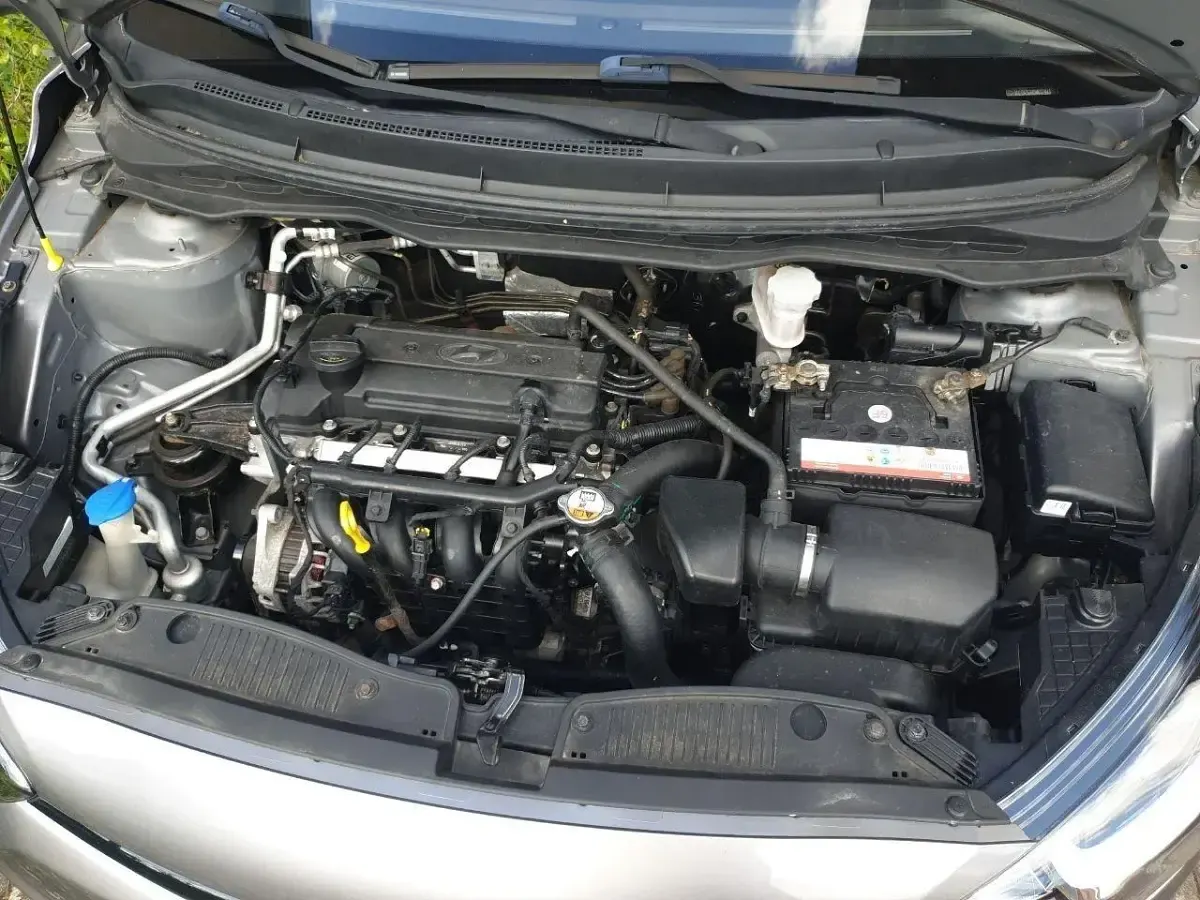 Gebraucht Hyundai i20 Edition 86 PS (63 kW) 2012 Grau Kleinwagen