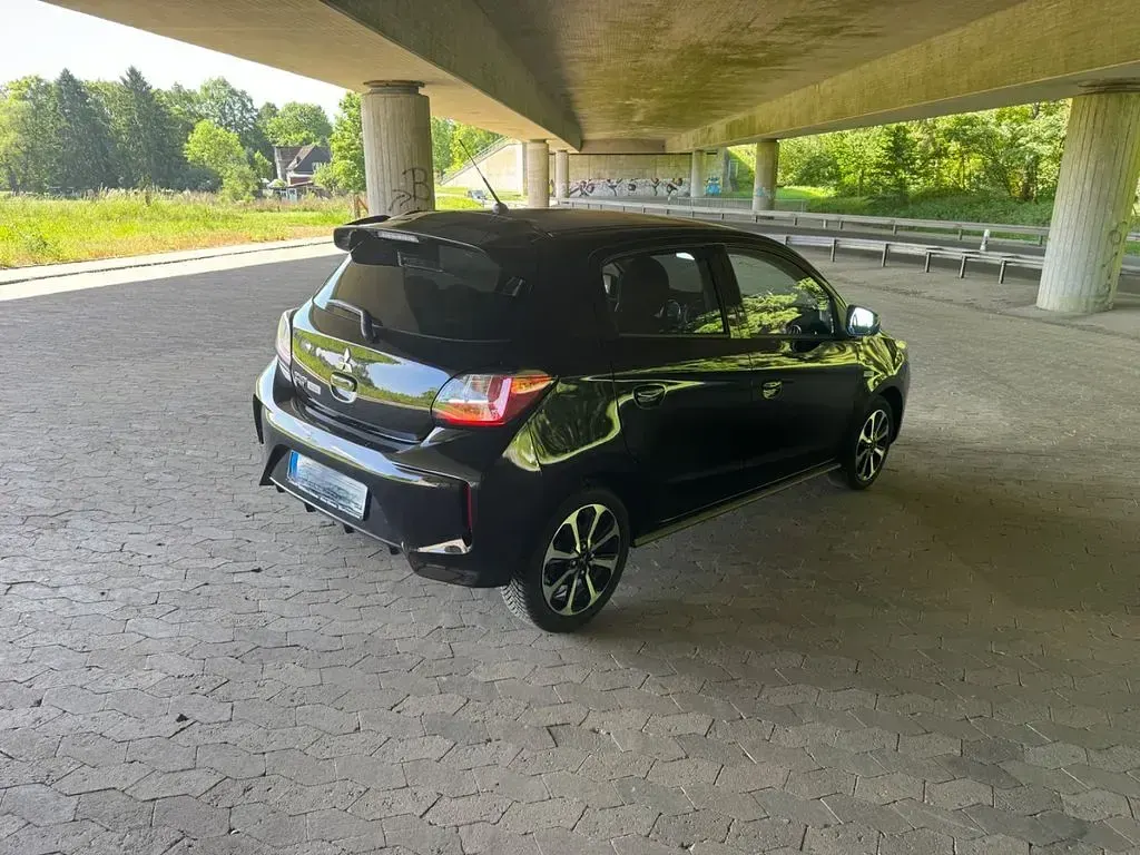 Begagnad Mitsubishi Space Star Select+ 71 HK (52 kW) 2024 Svart Halvkombi