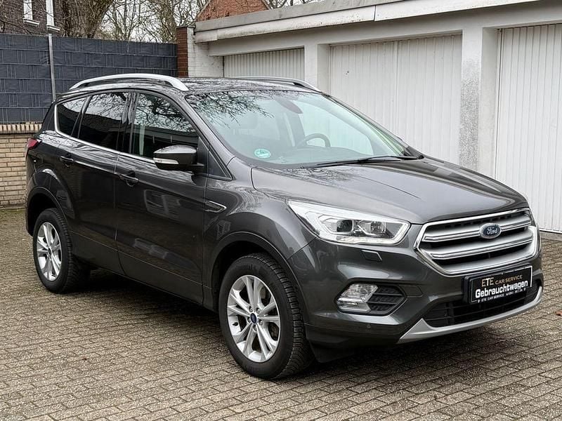 Grau Gebraucht 2019 Ford Kuga Titanium SUV | 16.850 € (Guter Preis) - Bild 1/4
