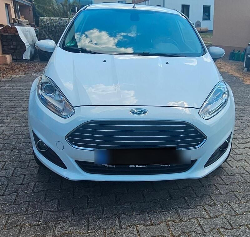 Weiß Gebraucht 2014 Ford Fiesta SYNC Edition Kleinwagen | 3.600 € (Guter Preis) - Bild 1/4