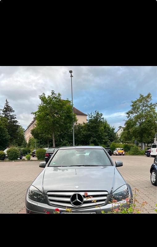 Andere farben Gebraucht 2010 Mercedes 180 Limousine | 9.000 € - Bild 1/4