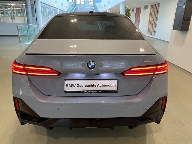 Gebraucht BMW 520 M Sport 190 PS (139 kW) 2025 Grau Limousine