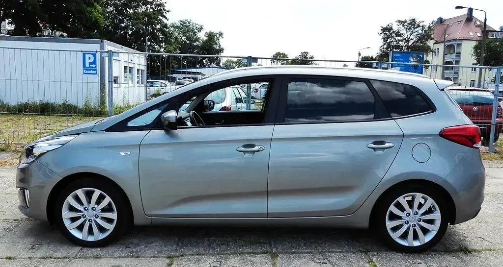Gebraucht Kia Carens 141 PS (103 kW) 2016 Beige Van / Kleinbus