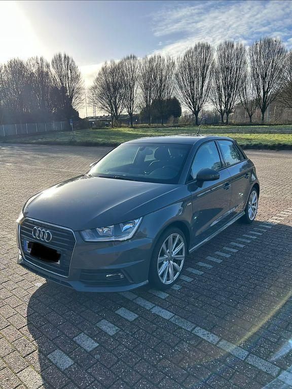 Grau Gebraucht 2017 Audi A1 Sportback S-Line Kleinwagen | 11.800 € (Fairer Preis) - Bild 1/4