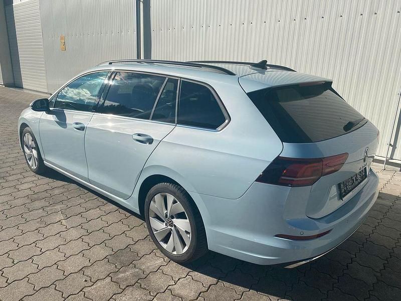 Second-hand VW Golf VIII Style 150 CP (110 kW) 2025 Albastru Berlinǎ