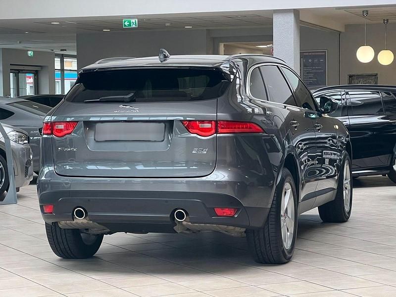 Gebraucht Jaguar F-Pace Portfolio 300 PS (220 kW) 2018 Grau metallic SUV