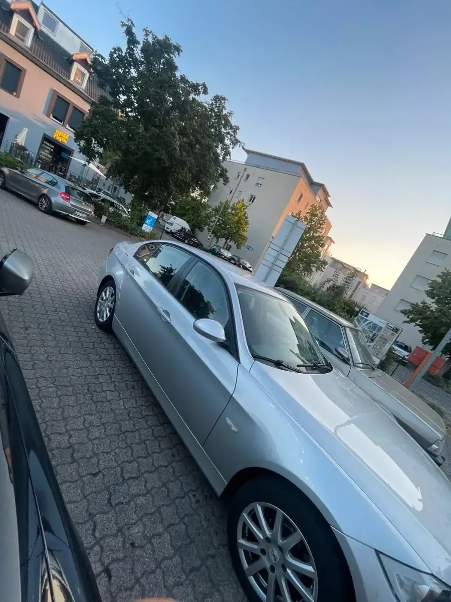 Gebraucht BMW 318 129 PS (94 kW) 2007 Silber Limousine