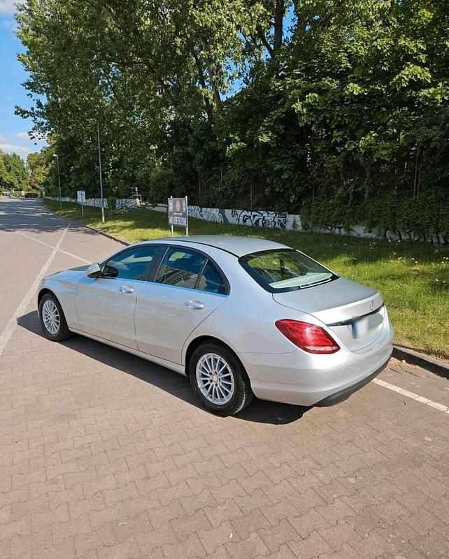 Gebraucht Mercedes C180 154 PS (113 kW) 2015 Silber Limousine