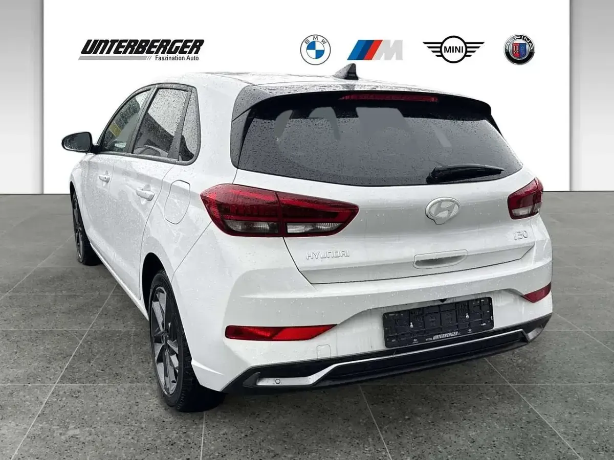 Neu Hyundai i30 Advantage 101 PS (74 kW) 2025 Atlas white / sol Limousine