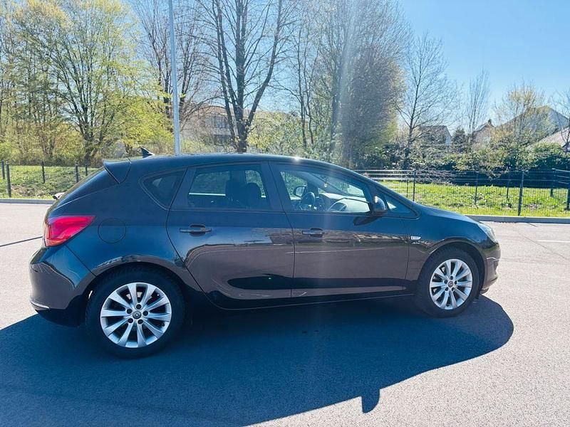 Gebraucht Opel Astra Active 131 PS (96 kW) 2013 Schwarz Limousine