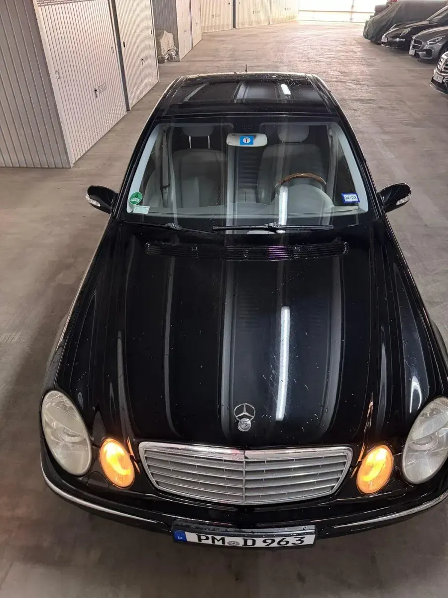 Gebraucht Mercedes E500 2003 Schwarz Limousine