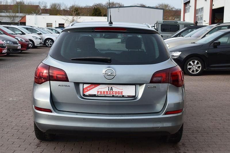 Gebraucht Opel Astra Innovation 125 PS (91 kW) 2012 Silber Kombi