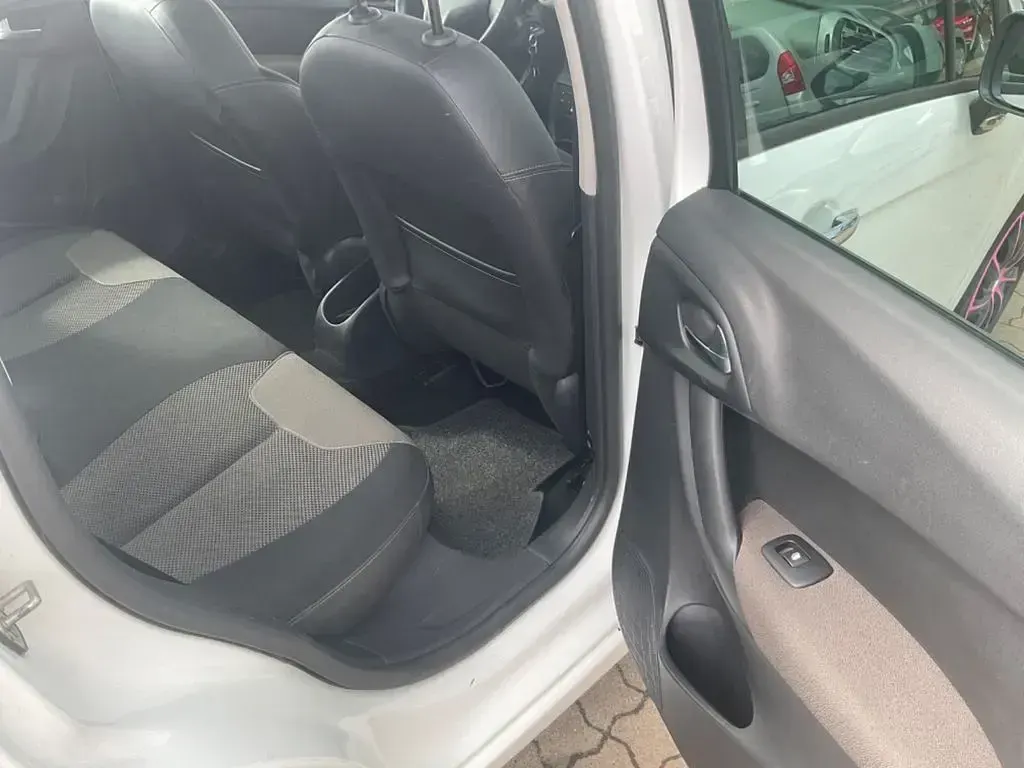 Usado Citroën C3 Tendance 82 CV (60 kW) 2013 Blanco Berlina