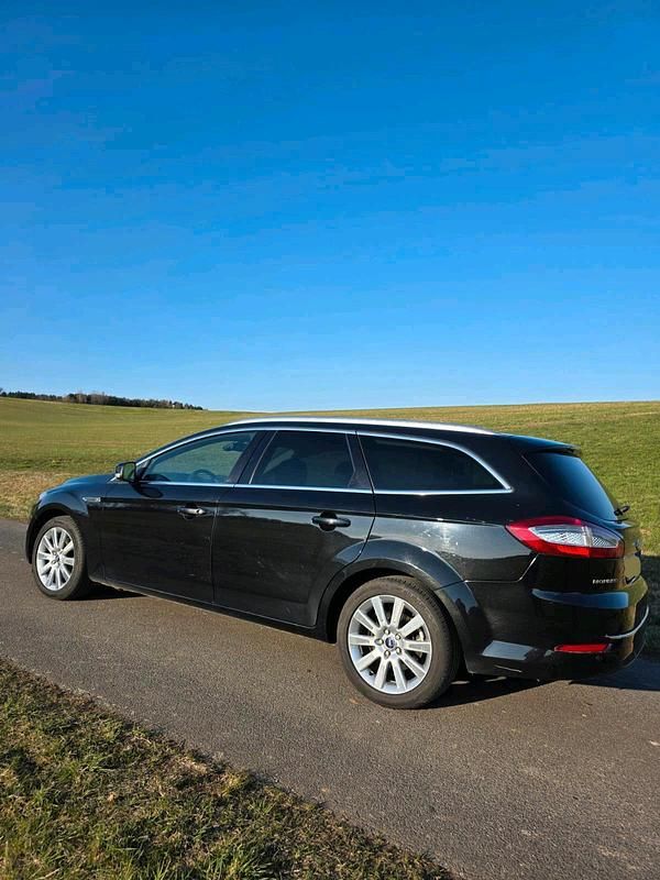 Gebraucht Ford Mondeo 140 PS (102 kW) 2014 Schwarz Kombi