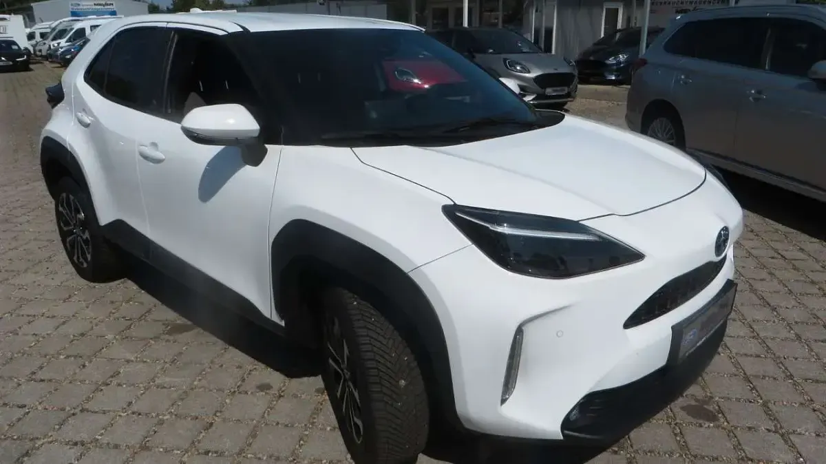 Gebraucht Toyota Yaris Cross Team 92 PS (67 kW) 2024 Weiß SUV