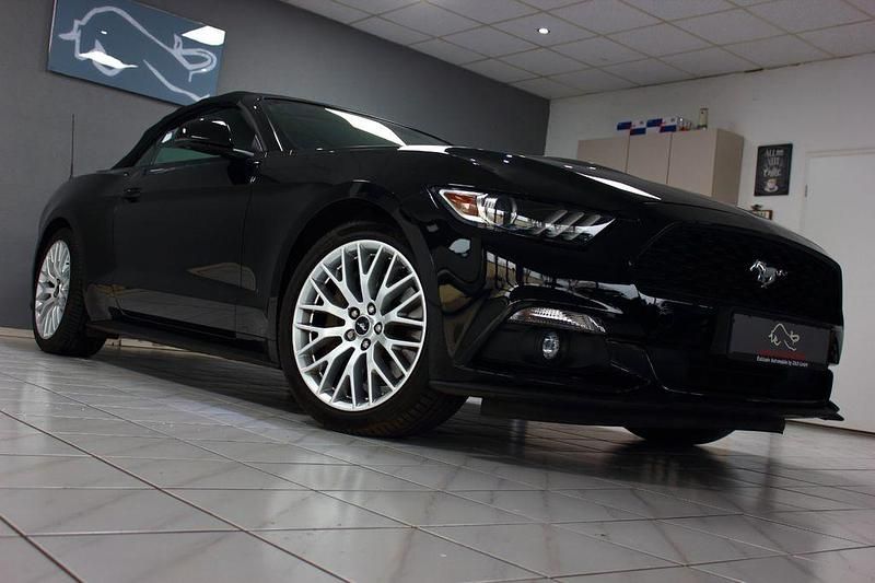 Second-hand Ford Mustang 317 CP (233 kW) 2017 Negru Cabrio